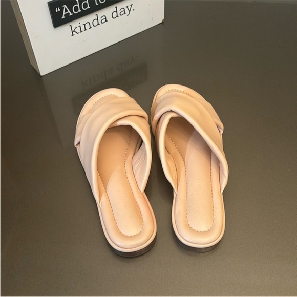 Women's Cream Slide Sandals - Picture 3 of 7
